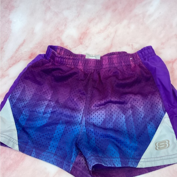 Kids shorts made by sketchers🙃🙃🙃🙂🙂🙂 - Picture 1 of 5